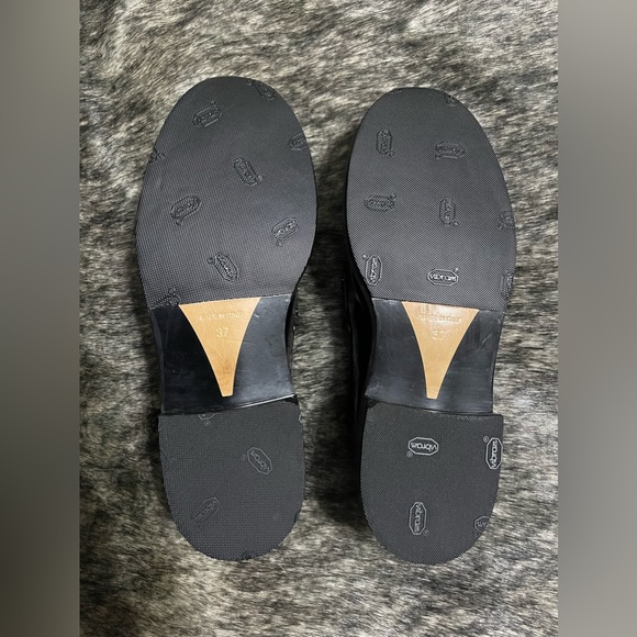 Authentic CHANEL Black Patent Gold Chain Loafer. Size 37 - Picture 10 of 14